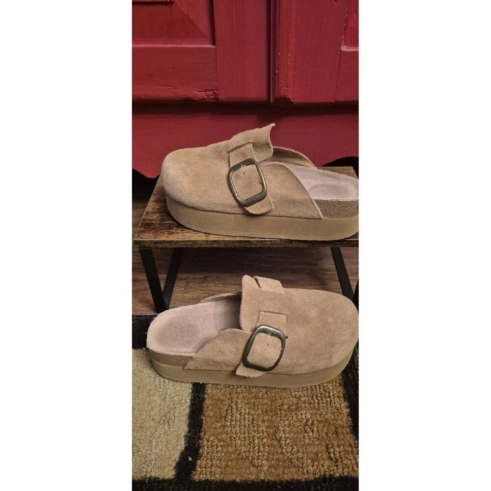 Cushionaire Size 6.5 M Lug Sole Clogs Tan Suede Leather Buckle Worn 2 Times EUC